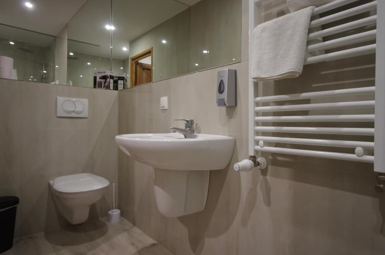 Aqua Hotel Gyula Buitenkant foto