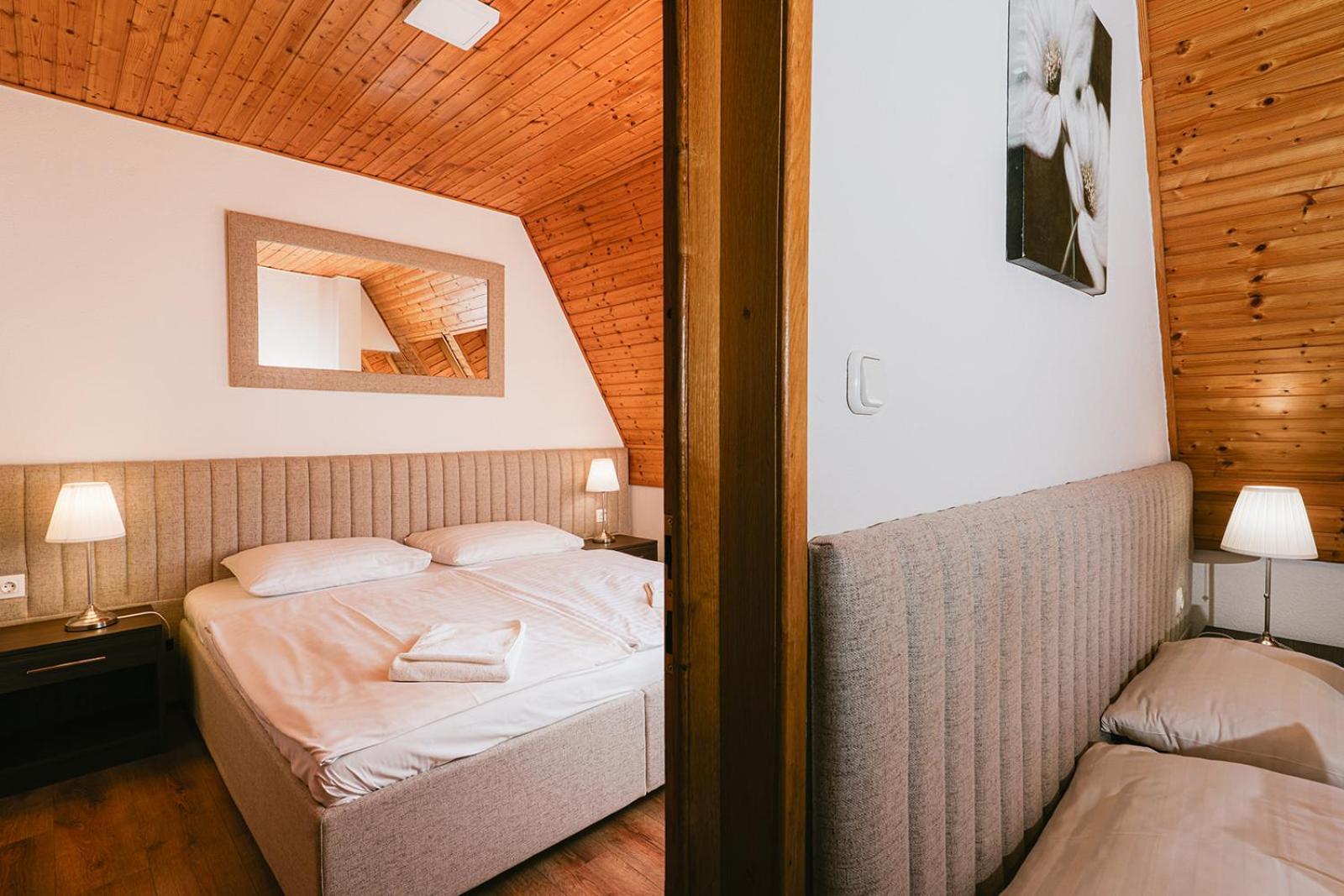 Aqua Hotel Gyula Buitenkant foto