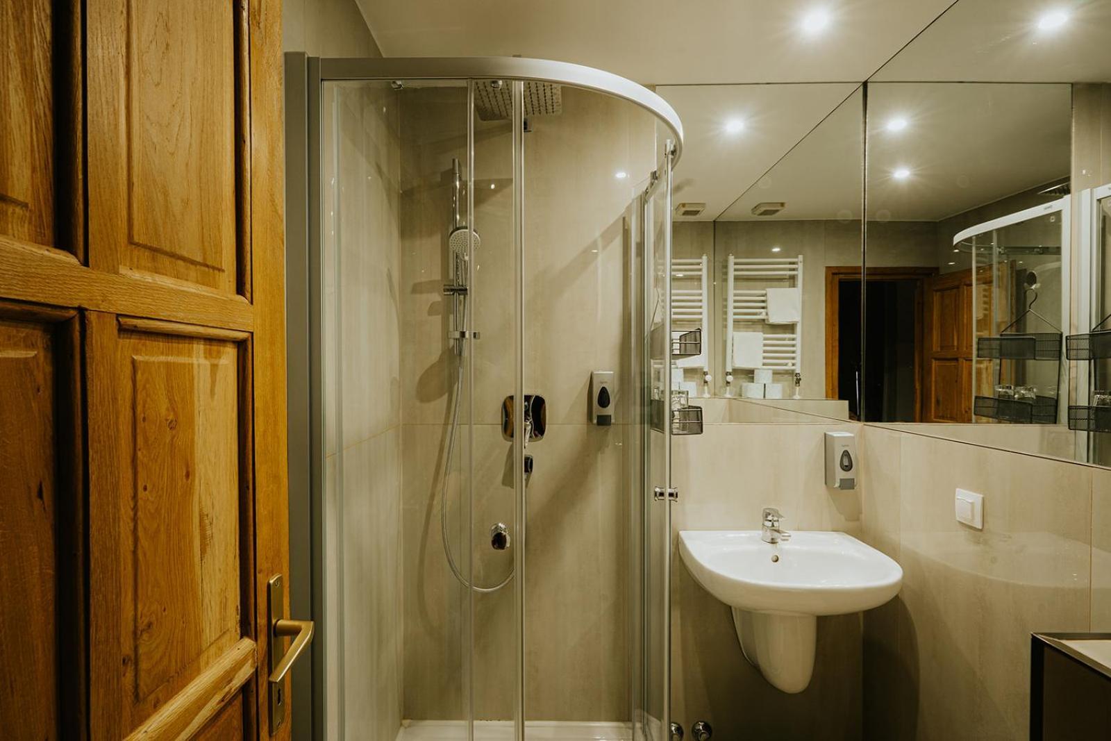 Aqua Hotel Gyula Buitenkant foto