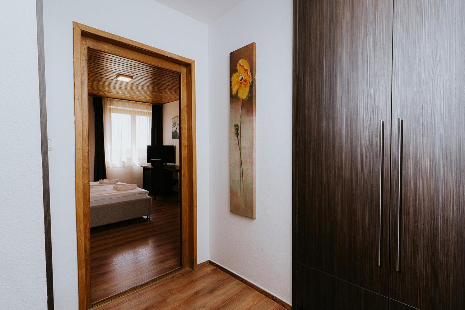 Aqua Hotel Gyula Buitenkant foto
