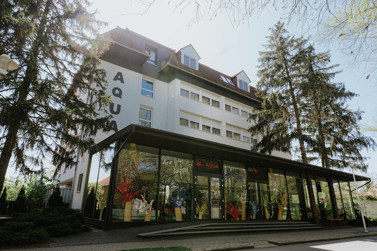 Aqua Hotel Gyula Buitenkant foto