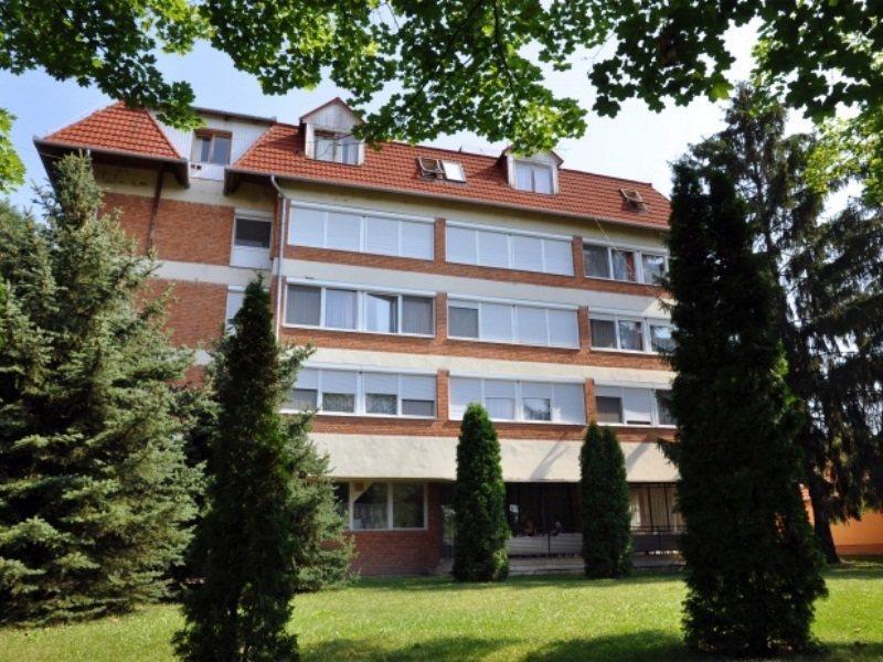Aqua Hotel Gyula Buitenkant foto