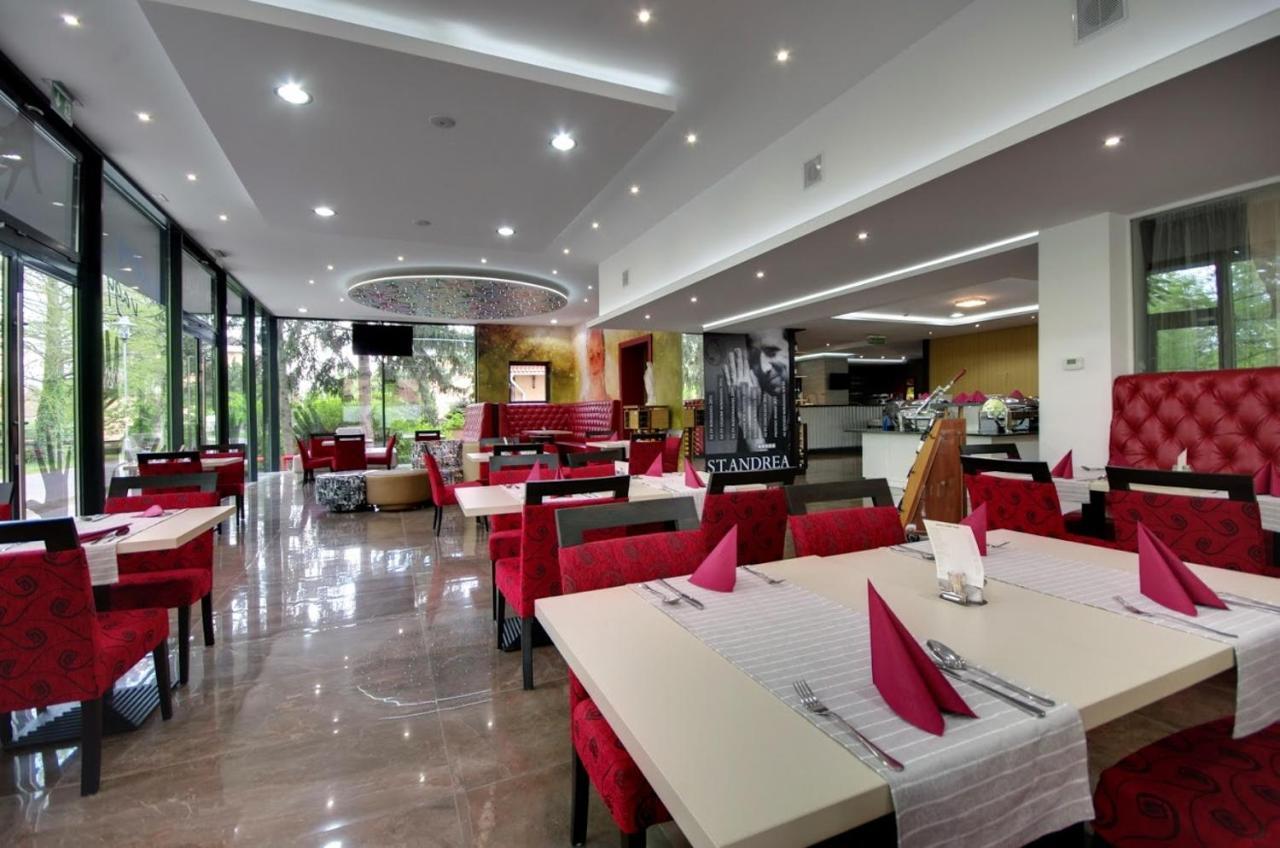 Aqua Hotel Gyula Buitenkant foto